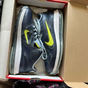 Mes lebron size 10.5